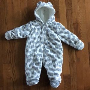 Super cozy and warm hooded cold weather suit 6mos